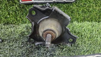 Подушка двигателя правая передняя HONDA STEPWGN RF3 K20A 50821-S7S-033 3 ракурс