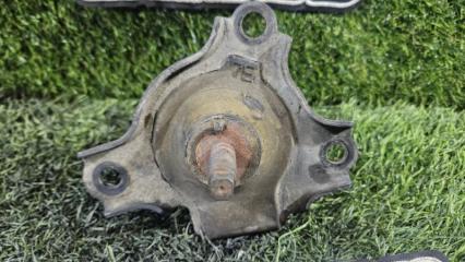 Подушка двигателя правая передняя HONDA STEPWGN RF3 K20A 50821-S7S-033 3 ракурс