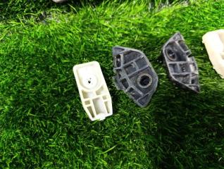 Крепление бампера заднее TOYOTA BB NCP30 52576-52030 2 ракурс