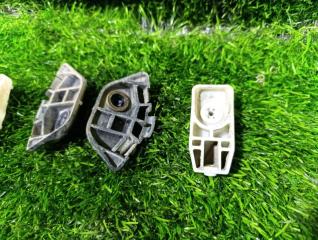 Крепление бампера заднее TOYOTA BB NCP30 52576-52030 3 ракурс