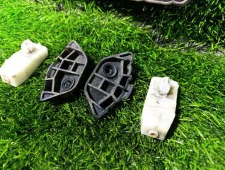 Крепление бампера заднее TOYOTA BB NCP30 52576-52030 4 ракурс