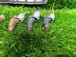 Форсунка инжекторная MAZDA PREMACY CP8W FP 4 ракурс