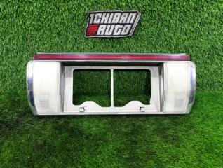 Запчасть накладка на багажник NISSAN CEDRIC