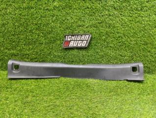 Запчасть накладка замка багажника задняя MAZDA PREMACY