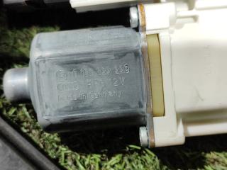 Стеклоподъемник правый передний VOLKSWAGEN PASSAT 362 CFFB 561837462D 5 ракурс