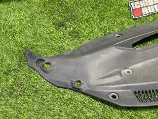 Защита замка капота LEXUS IS300H AVE30 5329553040 2 ракурс