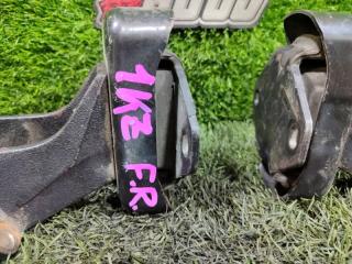 Подушка двигателя передняя TOYOTA HILUX SURF KZN185 1KZ-TE 12361-67030 3 ракурс
