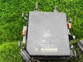 Блок предохранителей под капот RENAULT MEGANE DZ0G M4R713 284B65817R 2 ракурс