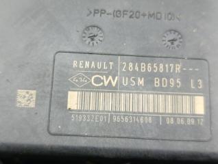 Блок предохранителей под капот RENAULT MEGANE DZ0G M4R713 284B65817R 3 ракурс