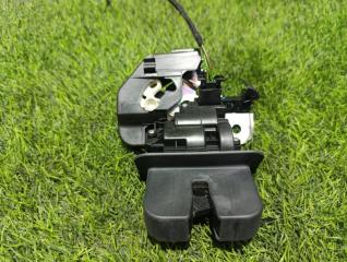 Замок крышки багажника задний AUDI A6 4G2 CNHA 4H0827505A 3 ракурс