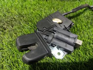Замок крышки багажника AUDI A6 4F2 BDW 4F5827505D 3 ракурс