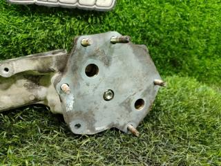 Крепление масляного фильтра TOYOTA SEQUOIA USK65L 3URFE 15670-38010 2 ракурс Крепление масляного фильтра TOYOTA SEQUOIA USK65L 3URFE 15670-38010 2 ракурс
