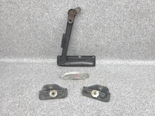 Запчасть крепление бампера заднее Isuzu BIghorn 1998