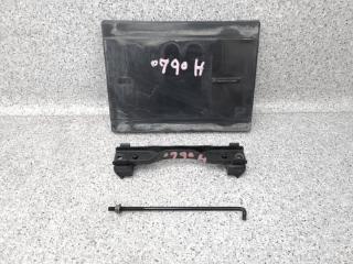 Фото запчасти крепление аккумулятора Suzuki Grand Escudo 2004 контрактная запчасть Запчасть крепление аккумулятора Suzuki Grand Escudo 2004