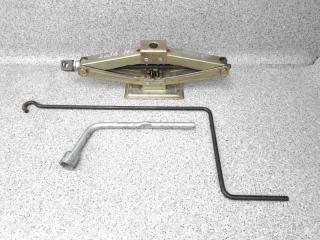 Фото запчасти домкрат задний SUZUKI Grand Escudo 2003 контрактная запчасть Запчасть домкрат задний SUZUKI Grand Escudo 2003