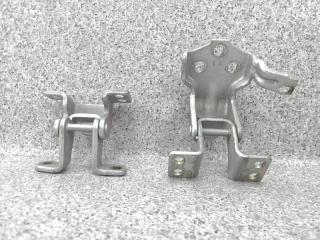 Фото запчасти петли двери передние передние правые SUZUKI Grand Escudo 2003 контрактная запчасть Запчасть петли двери передние передние правые SUZUKI Grand Escudo 2003