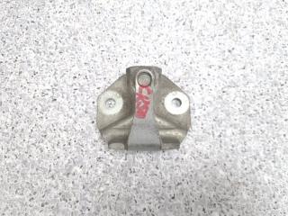 Запчасть петля замка багажника задняя Toyota Town Ace Noah 2000