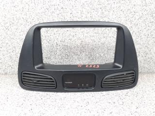 Запчасть консоль магнитофона передний Toyota Town Ace Noah 2000