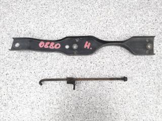 Запчасть крепление аккумулятора Isuzu Bighorn 1996