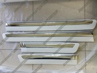 Запчасть молдинги на двери lexus LX570 2007-2021