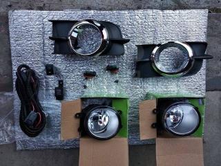 Туманки передние Toyota Wish 2009-2017