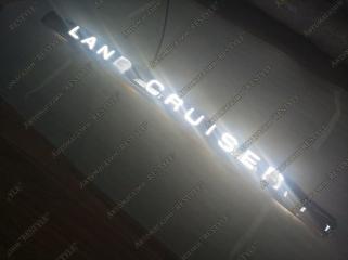Накладка молдинг двери багажника задняя Toyota Land Cruiser 2015-2021
