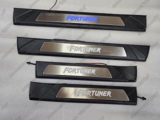 Запчасть накладки на пороги Toyota Fortuner 2016-2023