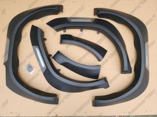 Запчасть фендера ( расширители арок ) Toyota Hilux 2015-2020