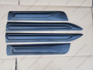 Молдинги на двери Toyota Hilux 2015-2025