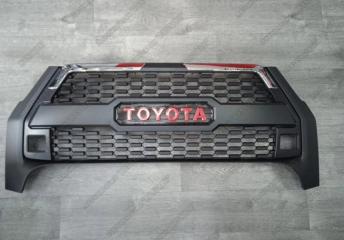 Запчасть решетка радиатора передняя Toyota hilux 2021-2025