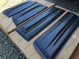 Запчасть молдинги на двери Toyota Hilux 2015-2024