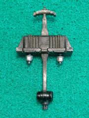 Доводчик двери задний правый Land Rover Freelander 2008 контрактная Доводчик двери задний правый Land Rover Freelander 2008