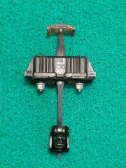 Доводчик двери задний левый Land Rover Freelander 2008 контрактная Доводчик двери задний левый Land Rover Freelander 2008