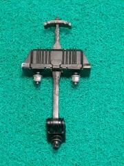 Доводчик двери передний левый Land Rover Freelander 2008 контрактная Доводчик двери передний левый Land Rover Freelander 2008