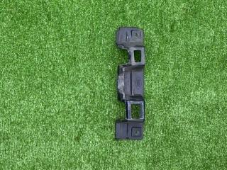 Крепление бампера правое Land Rover Discovery 2005