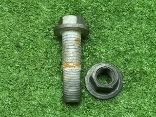 Болт подвески передний левый Land Rover Range Rover 2006