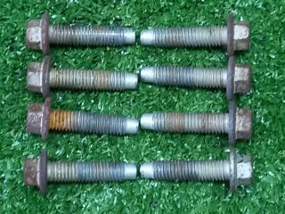 Болт выпускной системы левый Land Rover Range Rover 2006