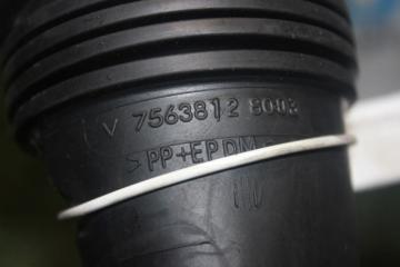 Патрубок воздушного фильтра 2008  5F01