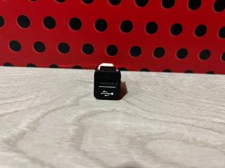 Разъем AUX / USB X3 2018 G01 B47D20B Разъем AUX / USB X3 2018 G01 B47D20B