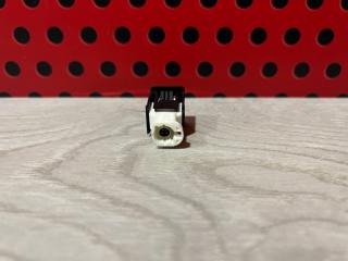 Разъем AUX / USB X3 2018 G01 B47D20B Разъем AUX / USB X3 2018 G01 B47D20B