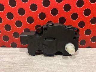 Моторчик заслонки печки Macan 2016 95B CYP