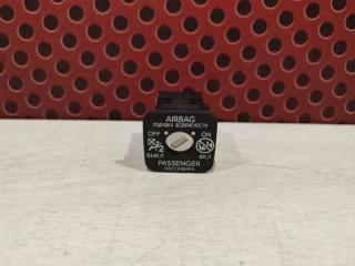 Фото запчасти кнопка (выключатель) Lexus NX 2022 контрактная запчасть Запчасть кнопка (выключатель) Lexus NX 2022