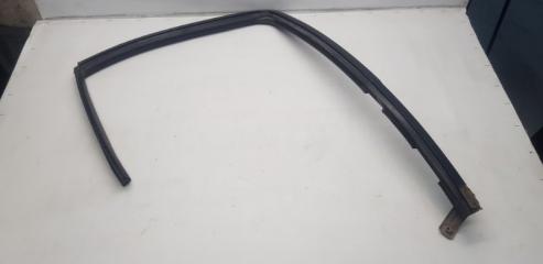 Запчасть уплотнительная резинка боковой двери задняя правая Nissan Sunny 2001