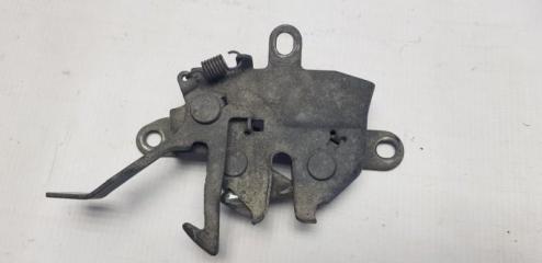 Запчасть замок капота передний Toyota Vista 1995