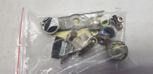 Запчасть крепление стекла двери переднее левое Toyota Vista 1995