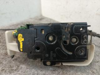 Запчасть замок двери передний левый Volkswagen Passat 2000