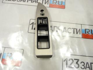 Фото запчасти накладка кнопки стеклоподъемника передней правой Nissan Murano 2009 контрактная запчасть Запчасть накладка кнопки стеклоподъемника передней правой Nissan Murano 2009