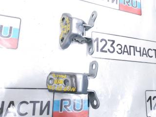 Фото запчасти петля двери задней правой верхняя Toyota Probox 2006 контрактная запчасть Запчасть петля двери задней правой верхняя Toyota Probox 2006