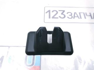 Фото запчасти накладка замка двери багажника Toyota Harrier 2006 контрактная запчасть Запчасть накладка замка двери багажника Toyota Harrier 2006