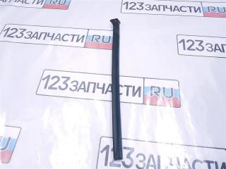 Уплотнитель средней стойки левый Suzuki Escudo 2008